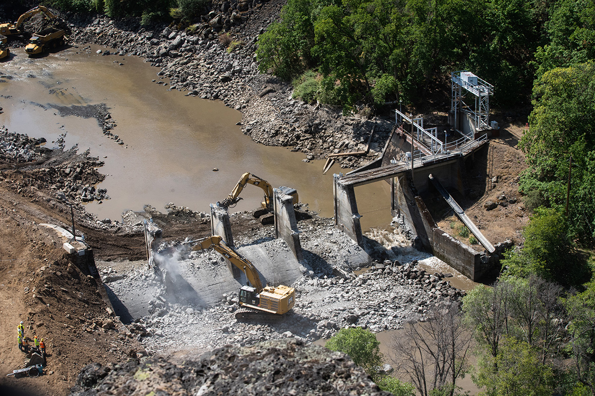 Copco dam being demolished